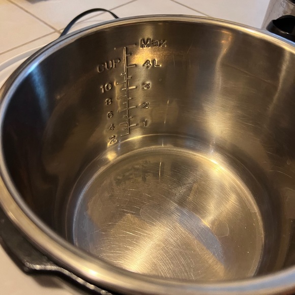 Tatung EVA 6.3 qt. Pressure Cooker with 20 Preset Functions in White - Picture 3 of 4